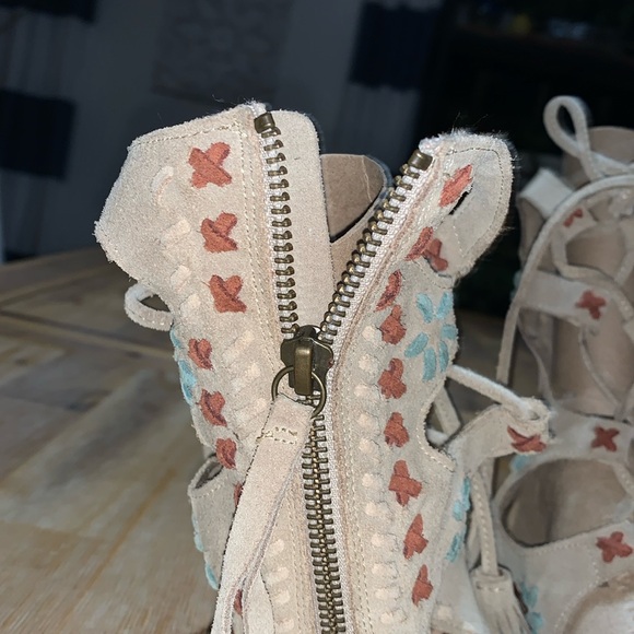 Musse & Cloud Hanne Women’s Taupe Suede Zip Gladiator Embroidered Sandals - Picture 13 of 16